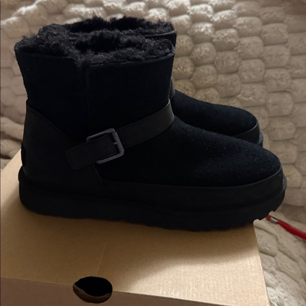 UGG Classic Mini Bellina Belted Boots in Black sz 9